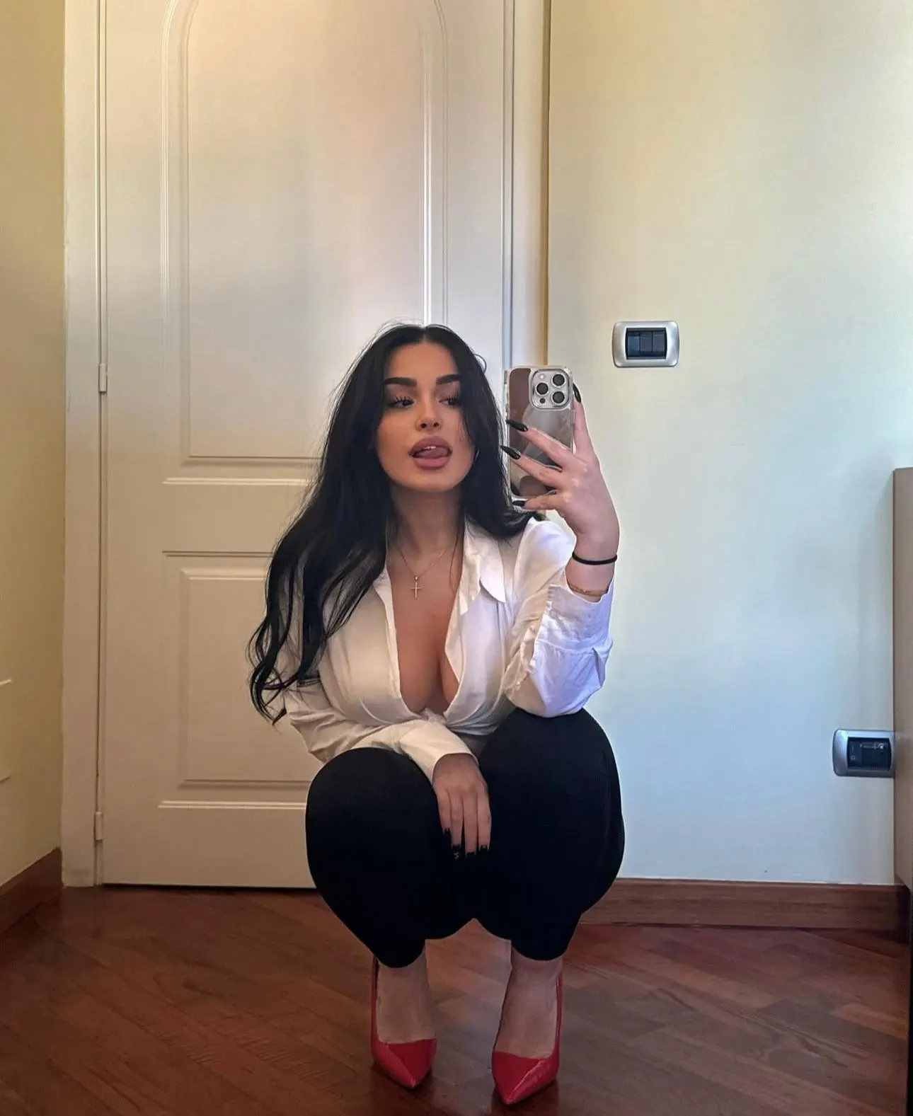 Julia Cubuk Escort